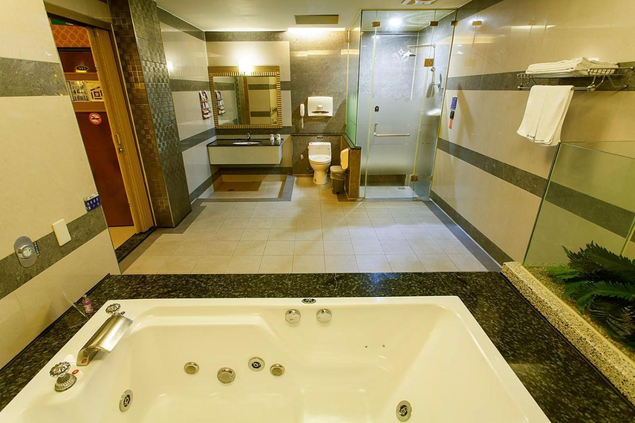 Pgs Motel Chilung Exteriör bild
